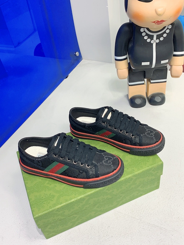 グッチ靴側面デザイン
